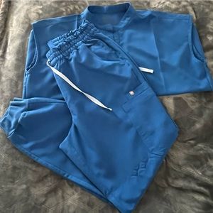 Figs scrubs